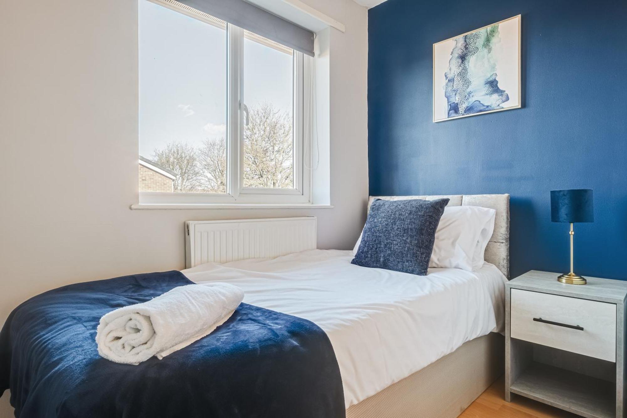 Comfy And Freshly Redecorated Home By Our Home Short Stays Close To Town Centre With Free Parking Bedford Ngoại thất bức ảnh