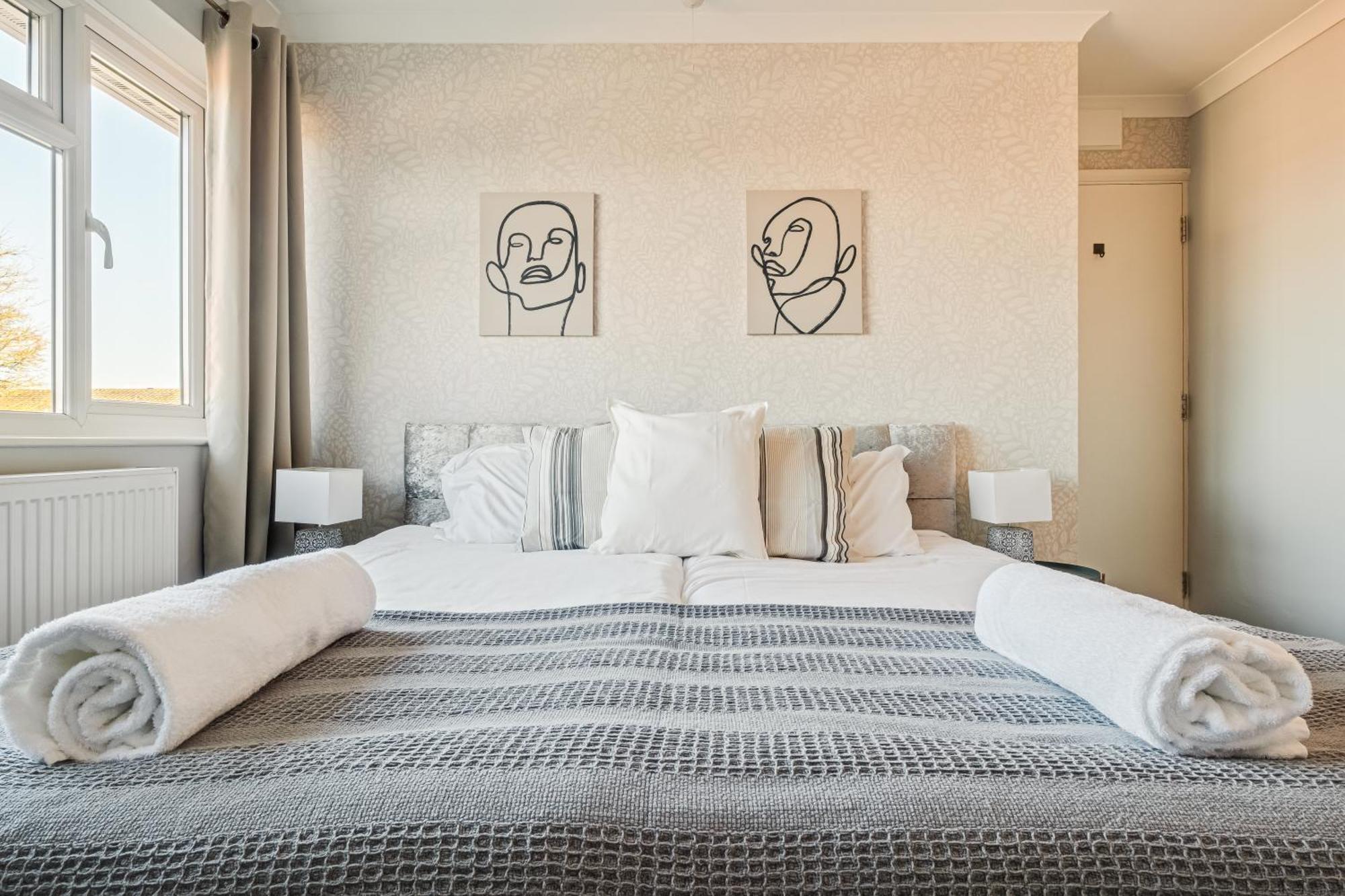 Comfy And Freshly Redecorated Home By Our Home Short Stays Close To Town Centre With Free Parking Bedford Ngoại thất bức ảnh