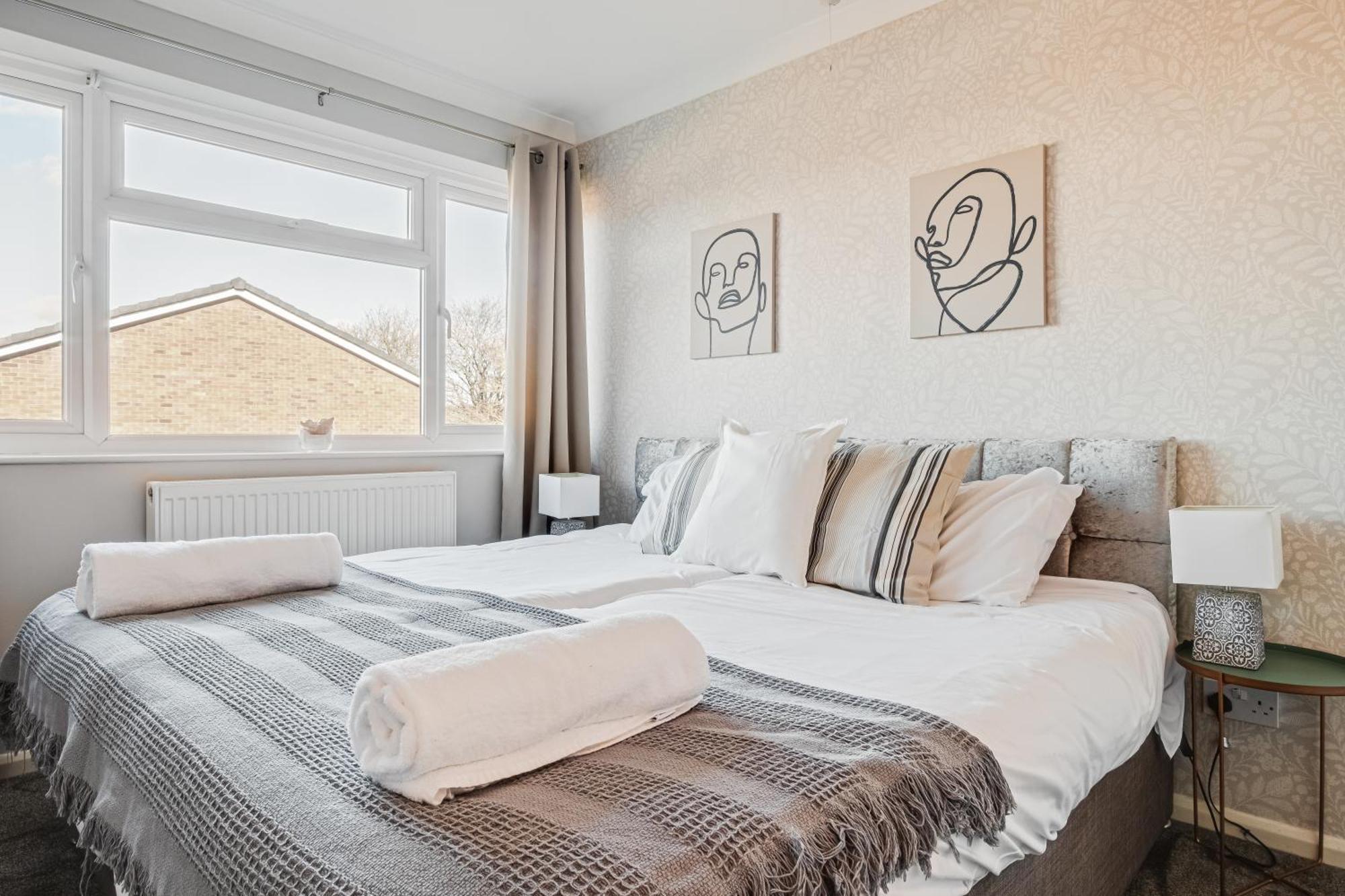 Comfy And Freshly Redecorated Home By Our Home Short Stays Close To Town Centre With Free Parking Bedford Ngoại thất bức ảnh